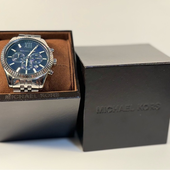 Michael Kors Watch - Picture 6 of 8